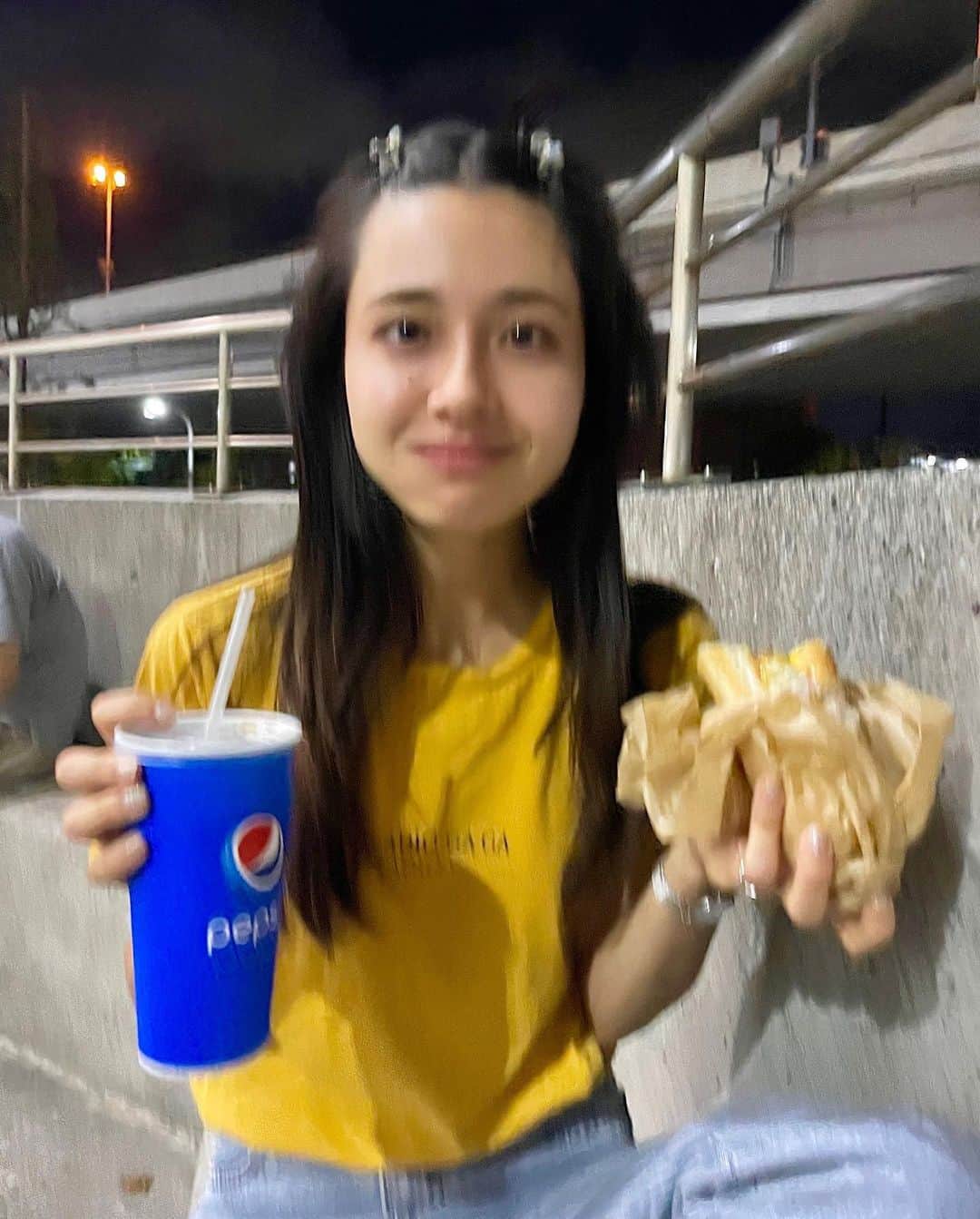 想乃さんのインスタグラム写真 - (想乃Instagram)「食べてるときなんてこんなもん🤡🌭🥤」8月13日 21時16分 - sonoduly