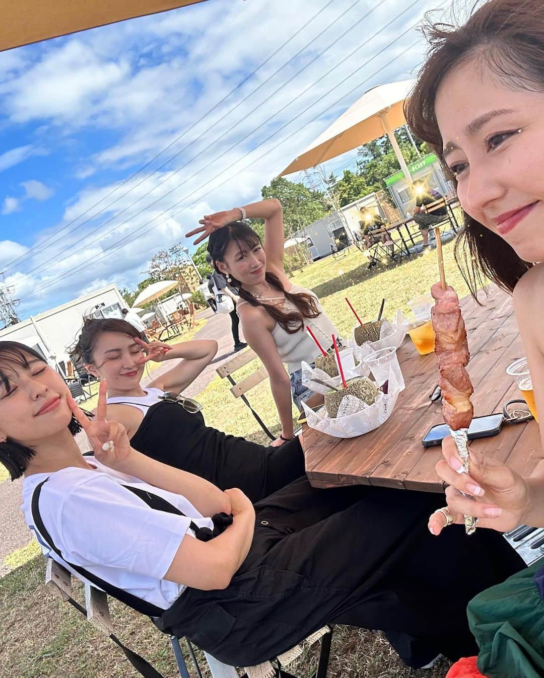 玉井詩織さんのインスタグラム写真 - (玉井詩織Instagram)「☀️🍈🍨🍑✨ #ロッキンの思い出 #ROCKINJAPAN #どんな写真にも写り込んでくるおじさん笑」8月13日 21時27分 - shioritamai_official