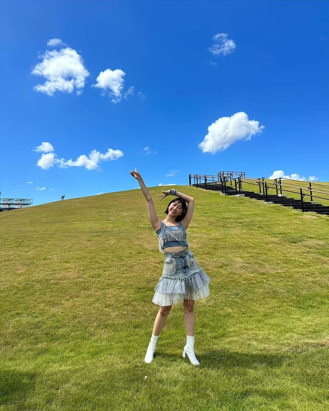 玉井詩織さんのインスタグラム写真 - (玉井詩織Instagram)「☀️🍈🍨🍑✨ #ロッキンの思い出 #ROCKINJAPAN #どんな写真にも写り込んでくるおじさん笑」8月13日 21時27分 - shioritamai_official