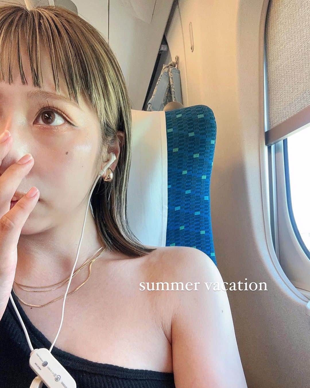 ARISAのインスタグラム：「ㅤㅤㅤㅤㅤㅤㅤㅤㅤㅤㅤㅤㅤ ㅤㅤㅤㅤㅤㅤㅤㅤㅤㅤㅤㅤㅤ ㅤㅤㅤㅤㅤㅤㅤㅤㅤㅤㅤㅤ 久々に関西帰省〜🚄 ㅤㅤㅤㅤㅤㅤㅤㅤㅤㅤㅤㅤㅤ めちゃくちゃ充実したけど 会いたい人に全然会えなかった😮‍💨 ㅤㅤㅤㅤㅤㅤㅤㅤㅤㅤㅤㅤㅤ また関西帰ったら 皆様あいましょう〜 ㅤㅤㅤㅤㅤㅤㅤㅤㅤㅤㅤㅤㅤ 明日からまた仕事頑張ります🤞🏻♡ ㅤㅤㅤㅤㅤㅤㅤㅤㅤㅤㅤㅤㅤㅤㅤㅤㅤㅤㅤㅤㅤㅤㅤㅤㅤㅤ 適当に買った ユニクロのアメスリタンク めちゃくちゃ良くて2色目欲しい😚 ㅤㅤㅤㅤㅤㅤㅤㅤㅤㅤㅤㅤㅤ ㅤㅤㅤㅤㅤㅤㅤㅤㅤㅤㅤㅤㅤ ㅤㅤㅤㅤㅤㅤㅤㅤㅤㅤㅤㅤㅤ #帰省#関西旅行#mosh #モッシュ#夏休み #ユニクロ#アーシー#アメスリタンク #タンクトップ#キャミ#uniqlo #earthy_ #ciaopanic #チャオパニック#オン眉#おんまゆ#ローライト#ハイライトカラー」