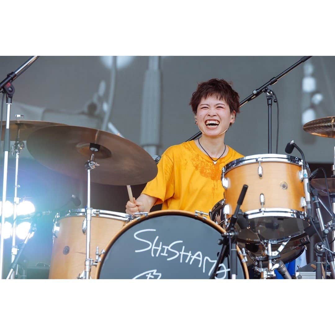 SHISHAMOさんのインスタグラム写真 - (SHISHAMOInstagram)「🎊🎸ROCK IN JAPAN FESTIVAL 2023🎸🎊  8/13(日) 「rockin'on presents ROCK IN JAPAN FESTIVAL 2023」 @千葉市蘇我スポーツ公園 LOTUS STAGE  10年目にして初出演となったロッキン🤘🔥 LOTUS STAGEのトップバッターを務めさせていただきました🏃💨  お越しくださった皆様、 ありがとうございました🐟!!!  #shishamo #RIJF2023」8月13日 21時30分 - shishamo_official