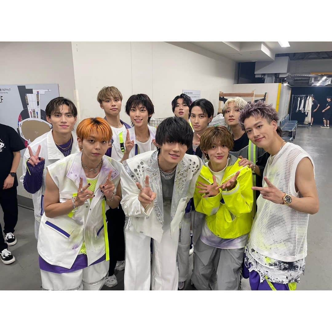 佐野勇斗さんのインスタグラム写真 - (佐野勇斗Instagram)「.  EBiDAN THE LIVE 2023  楽しかったー!!  ほぼ全員と写真撮ってもらったよ  いぇーーい  EBiDANメンバーのみんな、ファンの皆さん、ありがとうございました！  #EBiDAN #超特急 さん #SUPERDRAGON #さくらしめじ #ONENONLY #原因は自分にある。 #BUDDiiS #ICEx #Lienel #STAM #STAM、お疲れ様 #MILK」8月13日 21時48分 - sanohayato_milk