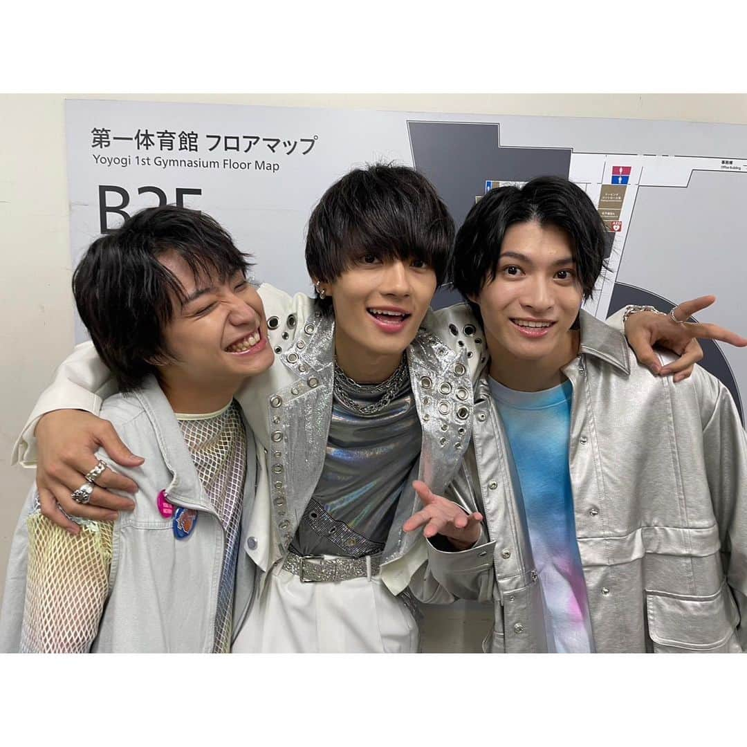 佐野勇斗さんのインスタグラム写真 - (佐野勇斗Instagram)「.  EBiDAN THE LIVE 2023  楽しかったー!!  ほぼ全員と写真撮ってもらったよ  いぇーーい  EBiDANメンバーのみんな、ファンの皆さん、ありがとうございました！  #EBiDAN #超特急 さん #SUPERDRAGON #さくらしめじ #ONENONLY #原因は自分にある。 #BUDDiiS #ICEx #Lienel #STAM #STAM、お疲れ様 #MILK」8月13日 21時48分 - sanohayato_milk