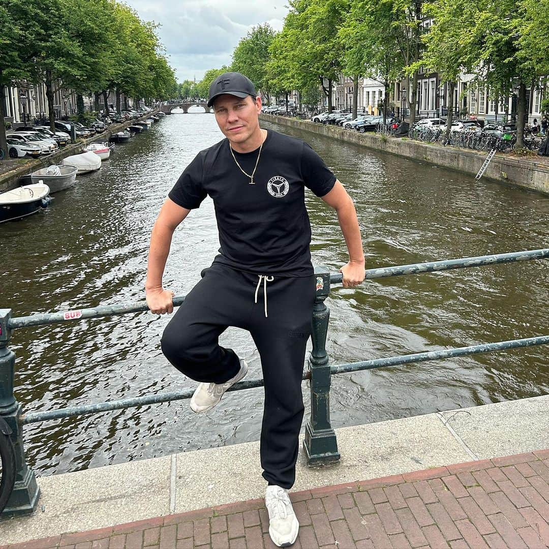 ティエストさんのインスタグラム写真 - (ティエストInstagram)「Amsterdam connecting with new and old friends @dancevalley 🔥🎉❤️」8月13日 21時48分 - tiesto