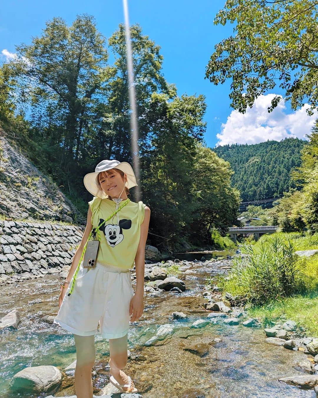 若槻千夏のインスタグラム：「完全に 夏休みできました😎🌻」