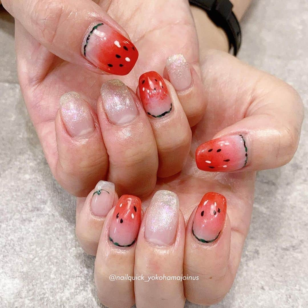 ネイルサロンならネイルクイックさんのインスタグラム写真 - (ネイルサロンならネイルクイックInstagram)「@nailquick すいかネイル🍉⁣ 旬なスイカネイルでお爪から夏を満喫🥰🌺⁣ ⁣ ⁣ 〰️🏷①②まいめ⁣ @nailquick_yokohamajoinus ⁣ ネイルクイック横浜ジョイナス店⁣ #スタッフネイル⁣ ⁣ ⁣ 〰️🏷③まいめ⁣ @nailquick_tamaplaza ⁣ ネイルクイックたまプラーザ店⁣ ⁣ ⁣ 〰️🏷④まいめ⁣ @nailquick_seisekisakuragaoka ⁣ ネイルクイック聖蹟桜ヶ丘店⁣ ⁣ ⁣ 〰️🏷⑤まいめ⁣ @nailquick_aobadai ⁣ ネイルクイック青葉台店⁣ ⁣ ⁣ ⋱⋰ ⋱⋰ ⋱⋰ ⋱⋰ ⋱⋰ ⋱⋰ ⋱⋰⁣ ⁣ デザインに使われているカラー、ストーン、パーツ等に関しましては、店舗によって在庫状況が異なります。⁣ 在庫切れの場合は、似ているカラー、ストーン、パーツをご案内させていただくことがございますので、あらかじめご了承ください。⁣ ⁣ ⁣ パーツの持ち込みOK です🙆🏼‍♀️⁣ ━━━━━━━━━━━━━━━━━━⁣ 📲@nailquick ネット予約のメニュー⁣ ⁣ 【ハンド】ジェルコース＋フレンチなどお好みのアート両手4本以上（税込8800円＋アート代別）（目安:1時間45分） ⁣ ━━━━━━━━━━━━━━━━━━⁣ ⁣ ⁣ ⋱⋰ ⋱⋰ ⋱⋰ ⋱⋰ ⋱⋰ ⋱⋰ ⋱⋰⁣ ⁣ ⁣ 🟫#ネイルサロン は @nailquick⁣ 🟪#ジェルネイル は @nailparfaitgel⁣ ⬜️#ハンドケア には @spanail_product⁣ ⁣ ⁣ ⁣ 🤚🏼✋🏼 #ネイルクイック⁣ ⁣ お爪の健康を考えたネイル専門店⁣ ケア、マニキュア、ジェルネイル、お客さまのご要望やお爪の状態を伺い、一人ひとりにあうメニューをご提供します。⁣ ⁣ ⋱⋰ ⋱⋰ ⋱⋰ ⋱⋰ ⋱⋰ ⋱⋰ ⋱⋰⁣ ⁣ ⁣ #夏ネイル2023 #スイカネイルデザイン #西瓜ネイル #すいかネイル #フルーツネイル #トレンドネイルデザイン #流行りネイル #グラデーションネイル #ラメネイル #フレンチネイル #ネイルパフェジェル #nailquick #ネイルクイック#summernails2023 #fruitnailsart」8月13日 21時49分 - nailquick