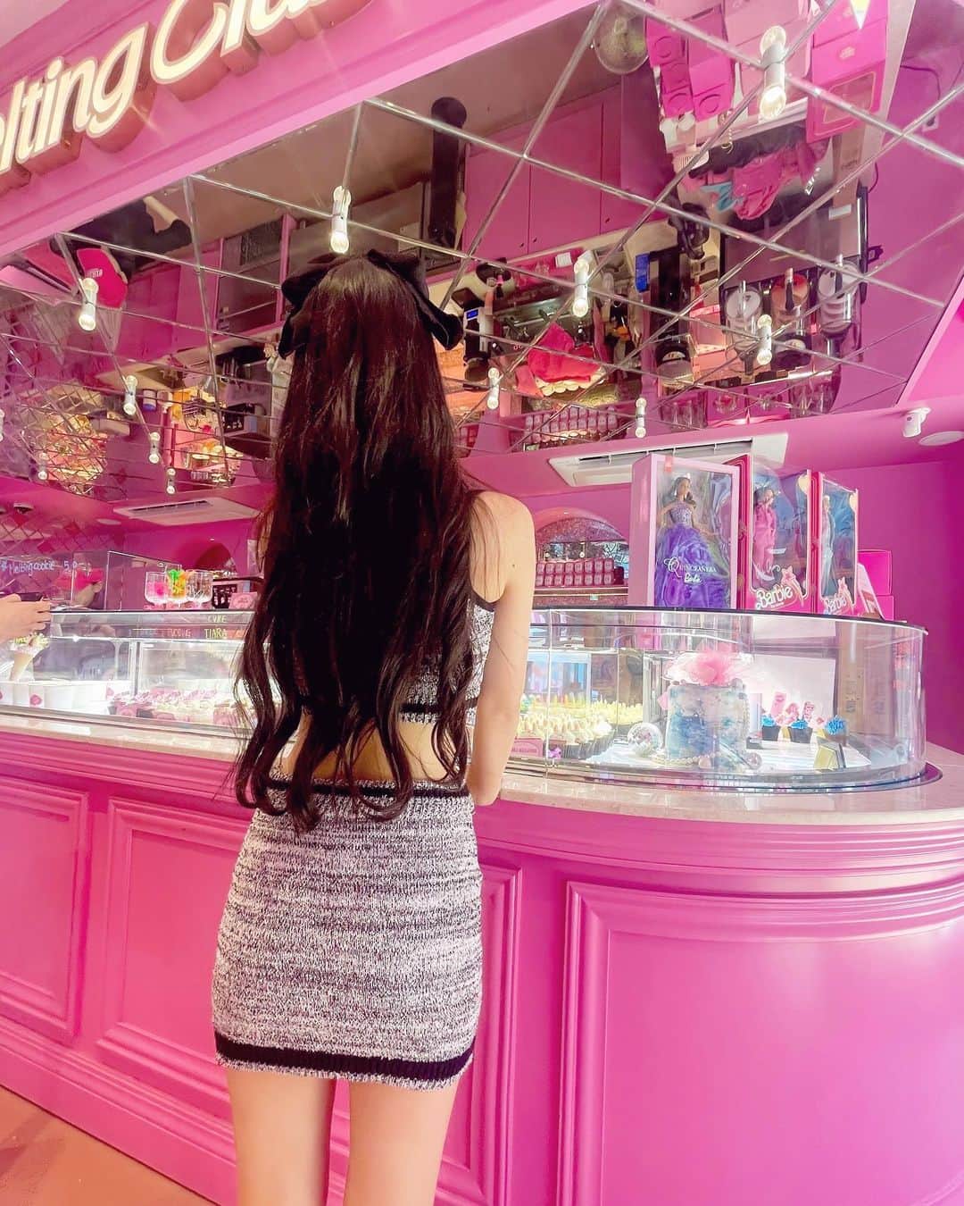 きらじまぴんくさんのインスタグラム写真 - (きらじまぴんくInstagram)「⁡ ⁡ ５日間の韓国の思い出。 ⁡ どのケーキもかわいくて選ぶのに苦戦⭐️ ピンク色のお味がしました🧁💗 ⁡」8月13日 21時58分 - kp___gram