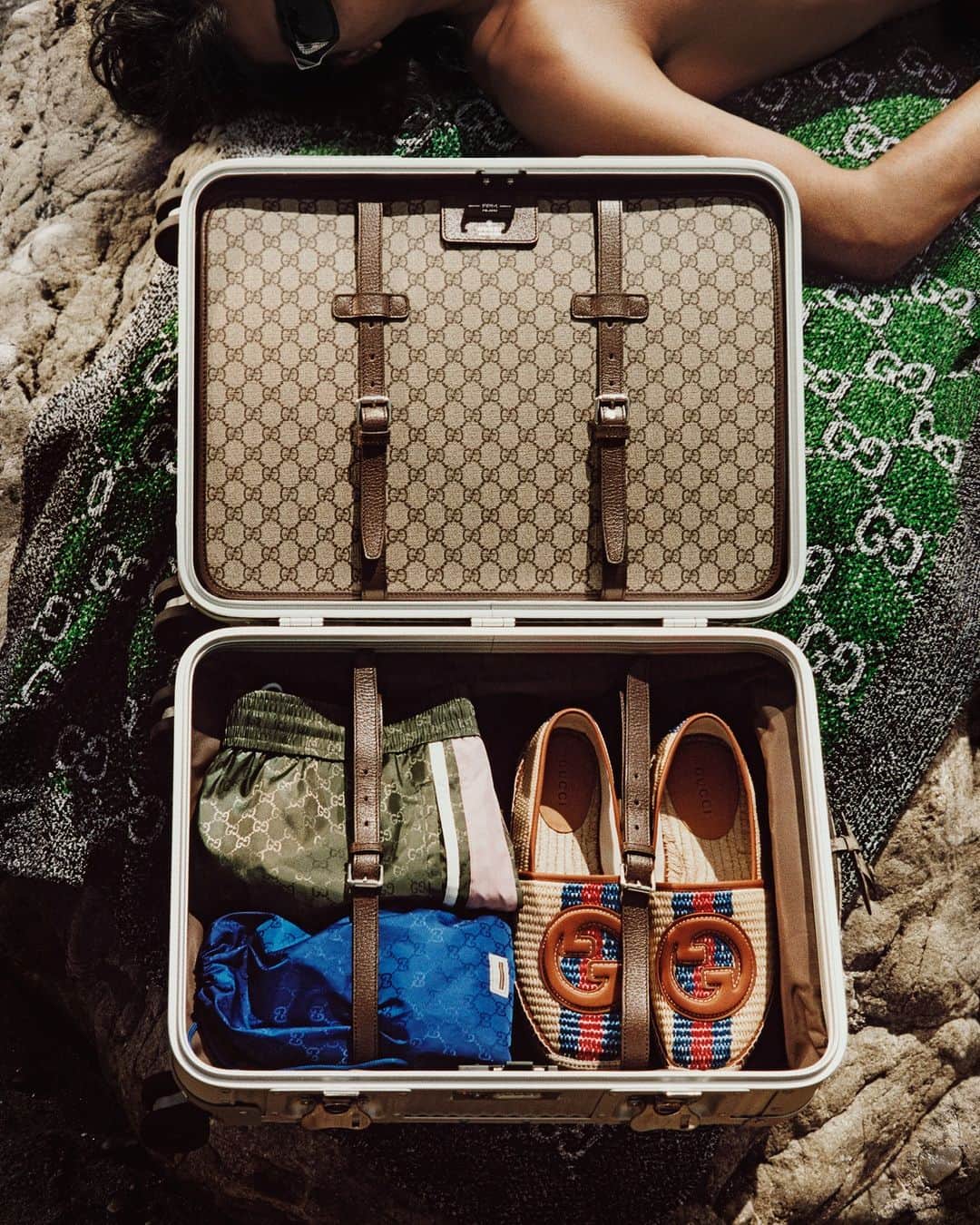 グッチのインスタグラム：「Getaway-ready with the Gucci Porter selection of aluminum travel pieces created in collaboration with FPM Milano. Discover more at the link in bio.   #GucciSummerStories #GucciPorter #GucciValigeria」