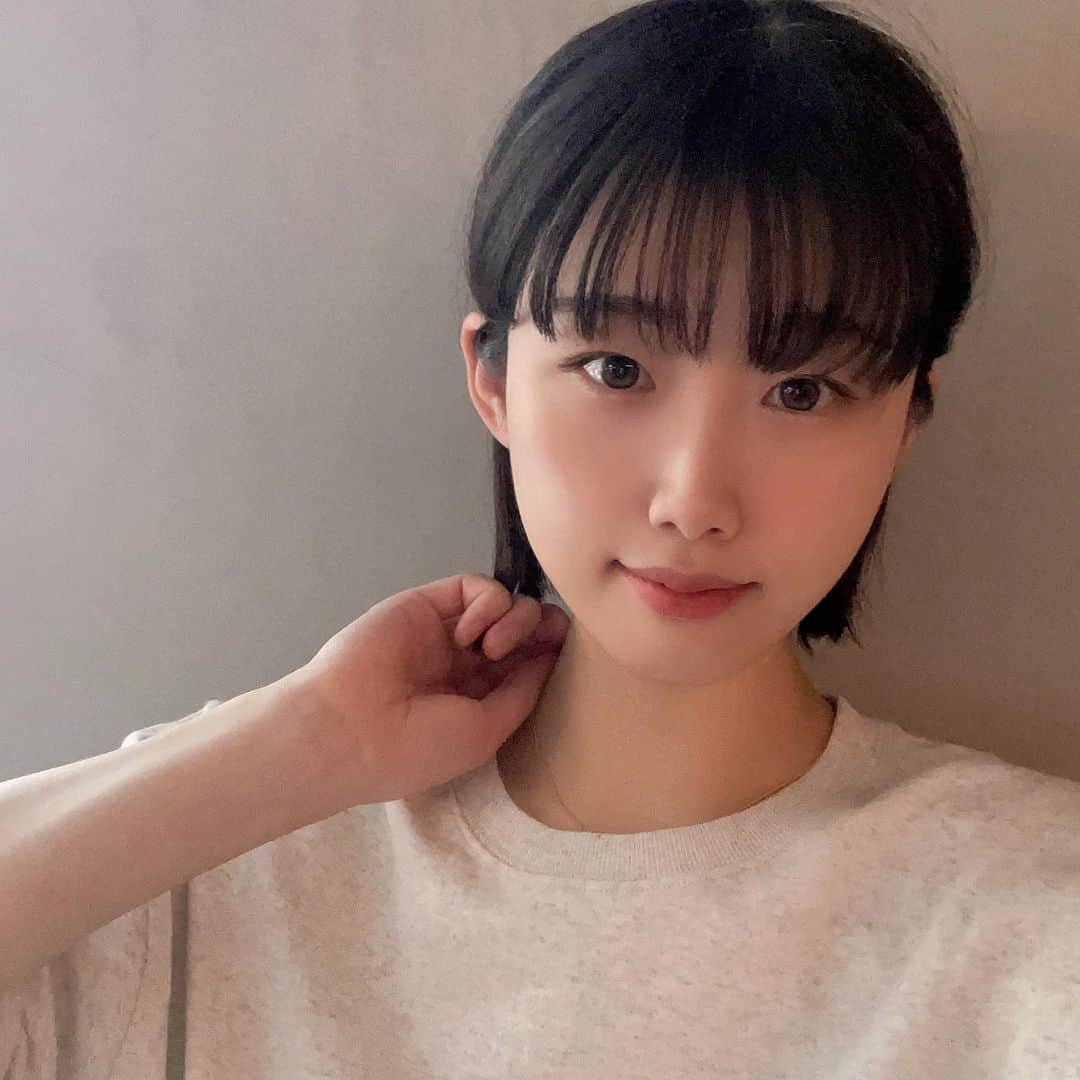 柏山奈々美さんのインスタグラム写真 - (柏山奈々美Instagram)「こんばんは♪  お久しぶりの投稿〜  私は最近実家に帰ってました。 お爺ちゃんが退院してお家に戻ってきたので会いに行ってきた😊 殆ど家から出てないけど、まったりと過ごすことができました。  台風来てるみたいだし、帰省したりお出掛けする方は気をつけてね😣  あ、今日YouTubeあげました。 歌です🎤😊 お暇な時に聴いて下さい〜😚」8月13日 22時09分 - nanamikashiyama