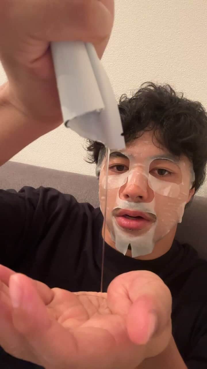 三渡洲舞人のインスタグラム：「夜中にfofoのフェイスパック実際につけてみた！ LIVEでーす^ ^」