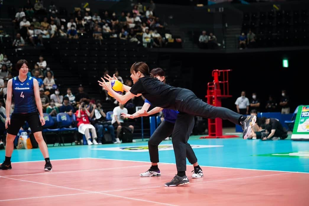 石井優希さんのインスタグラム写真 - (石井優希Instagram)「. 2023.8.12 VOLLEYBALL FES -Super Games SAGA🎈 新しく出来たSAGAアリーナで開催されましたぁ🙌🏻✨  ゲスト出演させてもらい、Springsの選手と6000人以上のお客さんとともに凄く楽しい時間を過ごさせてもらいました🌈  また、物販コーナーで声をかけてくださった皆さんありがとうございました🥰  #久光スプリングス #佐賀さいこう #リオさんさいこう🥳  #がんばりますぅ🍉」8月13日 22時17分 - yuki.ishii