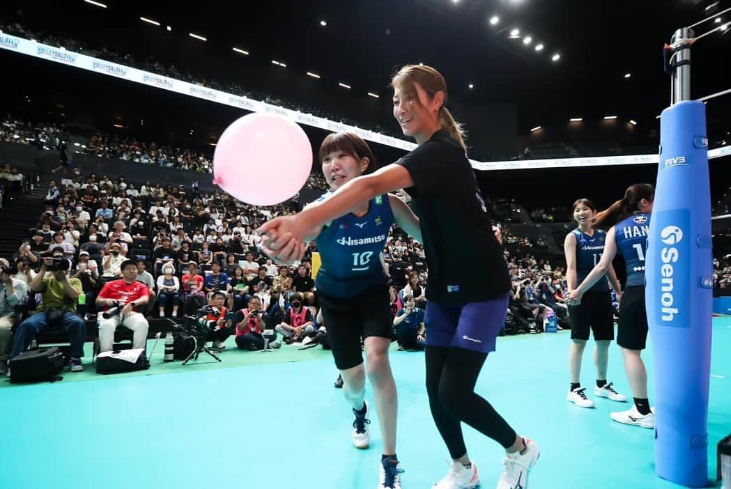 石井優希さんのインスタグラム写真 - (石井優希Instagram)「. 2023.8.12 VOLLEYBALL FES -Super Games SAGA🎈 新しく出来たSAGAアリーナで開催されましたぁ🙌🏻✨  ゲスト出演させてもらい、Springsの選手と6000人以上のお客さんとともに凄く楽しい時間を過ごさせてもらいました🌈  また、物販コーナーで声をかけてくださった皆さんありがとうございました🥰  #久光スプリングス #佐賀さいこう #リオさんさいこう🥳  #がんばりますぅ🍉」8月13日 22時17分 - yuki.ishii