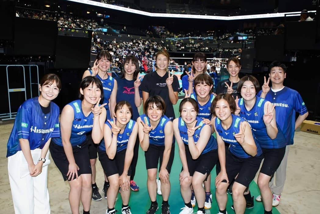 石井優希のインスタグラム：「. 2023.8.12 VOLLEYBALL FES -Super Games SAGA🎈 新しく出来たSAGAアリーナで開催されましたぁ🙌🏻✨  ゲスト出演させてもらい、Springsの選手と6000人以上のお客さんとともに凄く楽しい時間を過ごさせてもらいました🌈  また、物販コーナーで声をかけてくださった皆さんありがとうございました🥰  #久光スプリングス #佐賀さいこう #リオさんさいこう🥳  #がんばりますぅ🍉」