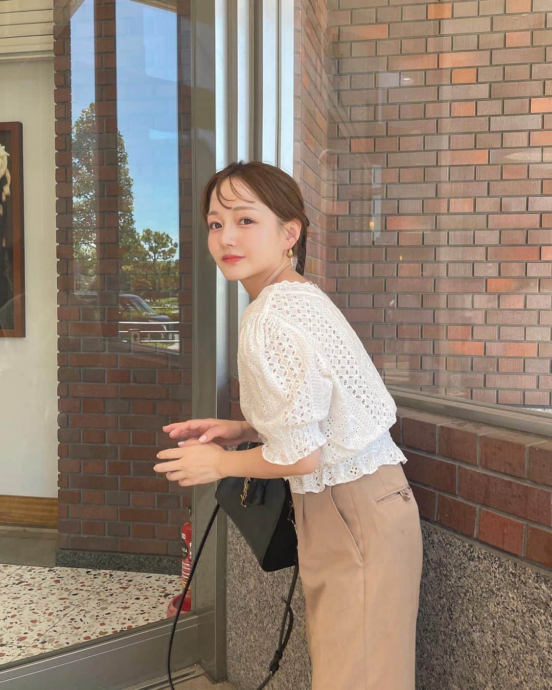 大田くるみのインスタグラム：「三連休はまた横浜へ🎡 空と海が夏らしすぎて絵みたい！  私はもう暑さでバテバテだったんだけど 息子は私を押し退け超元気にずーーーっと走り回ってました笑 （最後の写真の"ママ邪魔！"感やばない？😂）  ポケモンの世界大会が横浜で開催されてたみたいで いろんなところにポケモンがいたよ〜！💫 . . . #みなとみらい」