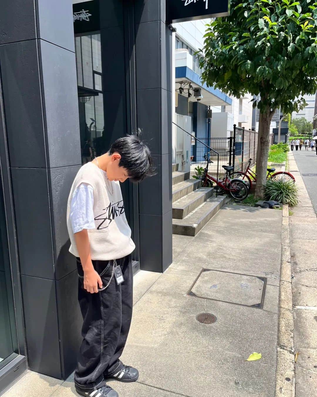 パンダのインスタグラム：「stussy前 #stussy #ちょんまげ小僧⁡ #パンダ⁡ #天神⁡ #福岡県 #superstar⁡ #スニーカー⁡ #ナマズ⁡ #ひき肉 #イソ・ギンチャク #右足⁡ #D #デニム」
