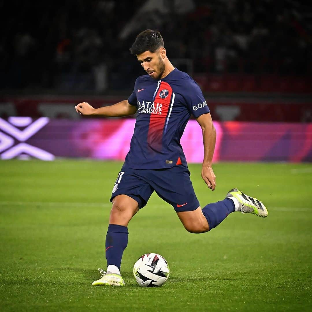 マルコ・アセンシオのインスタグラム：「First match of the season 🔴🔵 Keep working! 💪🏽 @psg #AllezParis」