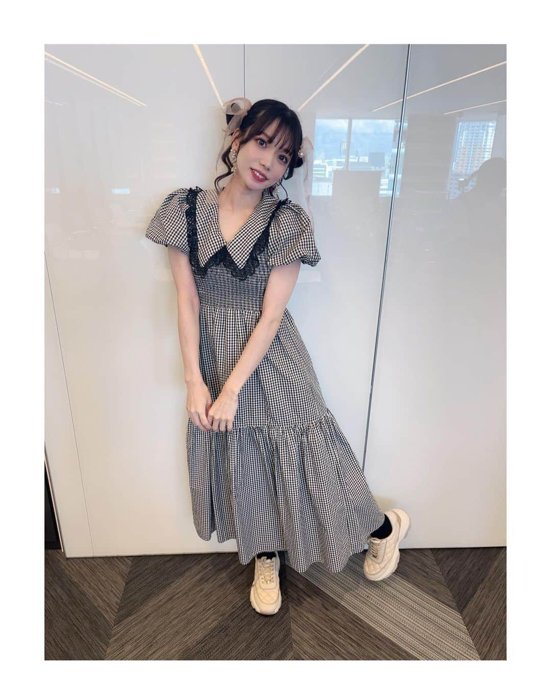 社本悠のインスタグラム：「⁡ - - - - - - - - - - - - - - - - - - - - -♡˖° ⁡ お洋服 @epineofficial  のワンピース👗🤍 ⁡ 夏はギンガムチェックが大好きです…🌻 ⁡ #epine #ワンピース #ギンガムチェック #フレンチガーリー」