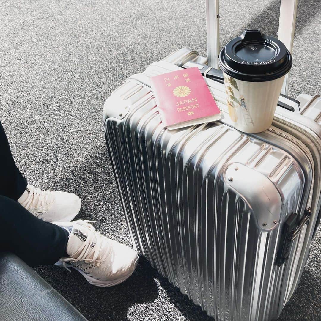 尾本桜子のインスタグラム：「✈️🧳☕️」