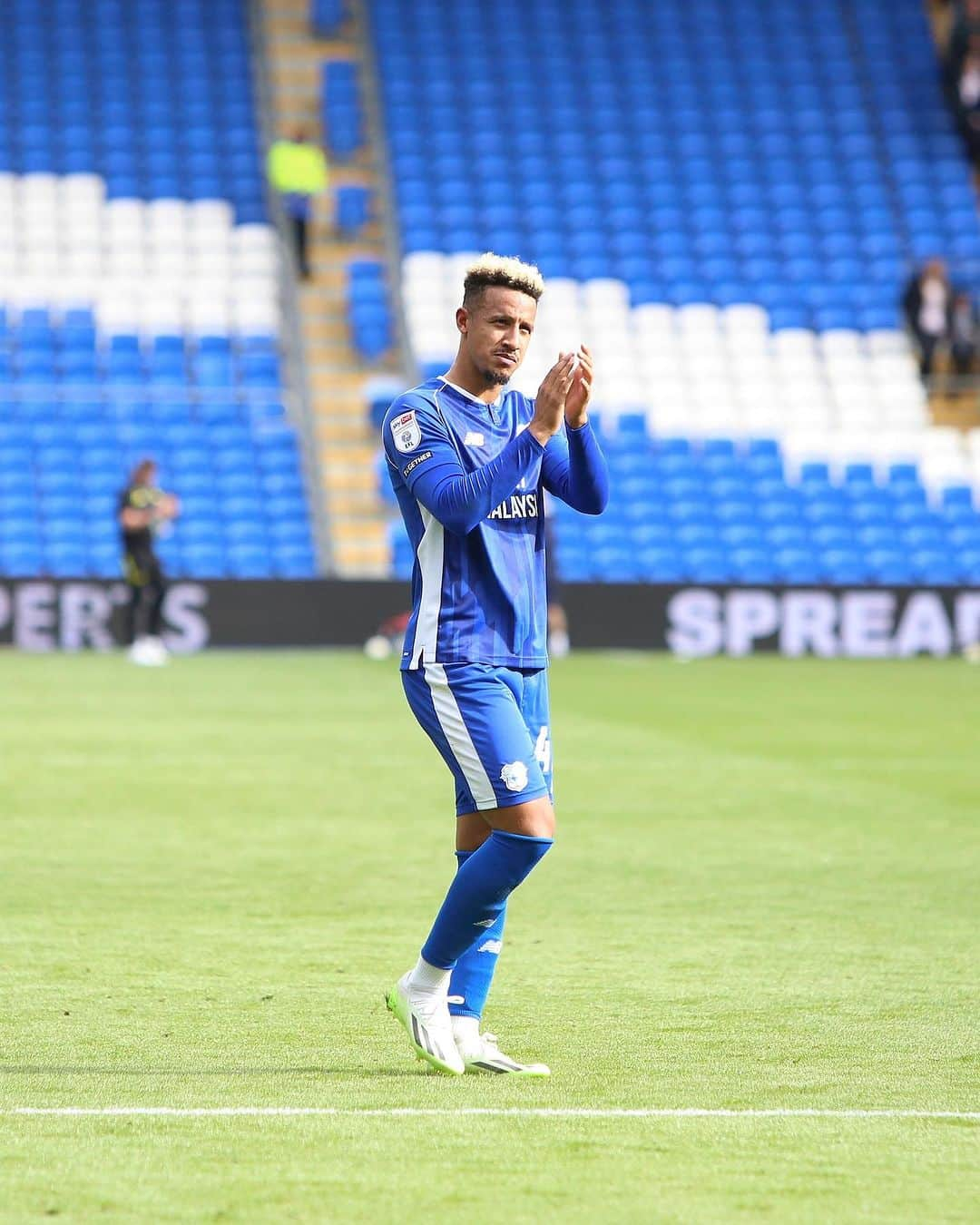 カラム・ロビンソンのインスタグラム：「Good to be back out there in league action in front of the home fans but disappointing not to deliver a result. Full week of prep now ahead of the next one 👊🏽💙 #CardiffCity」