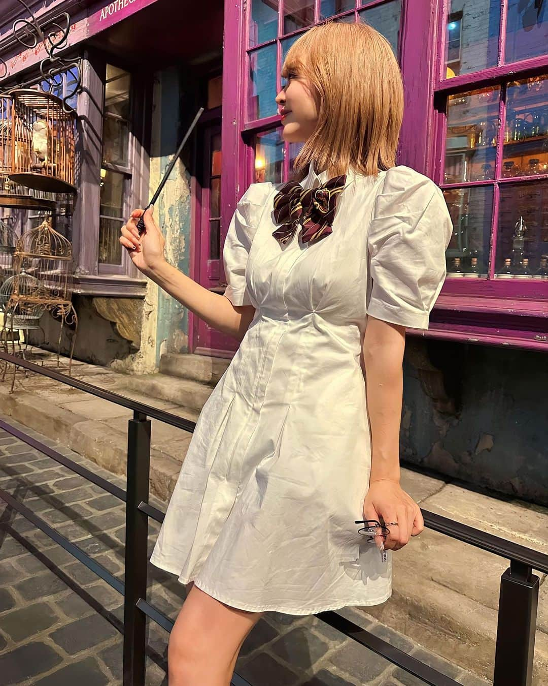 cocovanilla_chiakiさんのインスタグラム写真 - (cocovanilla_chiakiInstagram)「Harry Potter Studio Tour!!! ハリポタ好きにはたまらない世界でとにかく広大‼️ 載せたい写真多すぎてアルバムパンク中🤣 ①Harry & Hedwig🦉 ②ホグワーツ模型感動🥺❤️‍🔥 ③9と3/4ホームはダッシュして撮りましょうbyよっぴ  ④生贄🕷️せなぴ ⑤螺旋階段😍😍✨✨ ⑥ダンブルドア先生とオバショ ⑦魔法の練習中🪄 ⑧肩乗りヘドウィッグ🦉 ⑨ダイアゴン横丁とわたし ⑩懸賞金2💲  6時間くらい滞在して帰る時ヘトヘトだったけど大満足〜✨✨✨ #harrypotter #harrypotterworld #ハリーポッタースタジオツアー #ハリーポッター」8月13日 23時00分 - coco_mirror9