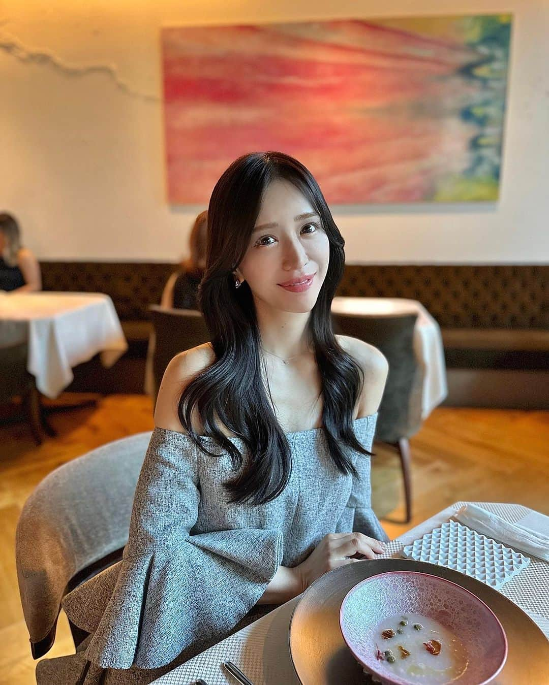 丸山悠美のインスタグラム：「RISTORANTE＆BAR EVOLTA🍽 @evolta_tokyo  『日本の粋』がコンセプトのモダンイタリアン  国立競技場の真向かいにあって 都心とは思えない緑に囲まれた オープンテラスが開放感たっぷり。 うん、心地が良い。  和食器に盛り付けられたお料理が美しくて 眺めているだけでご機嫌。  料理のポーションが小さめなので 私的には嬉しかった♡  #evolta#三井ガーデンホテル神宮外苑の杜プレミア #パスタランチ#ホテルランチ#千駄ヶ谷ランチ#信濃町ランチ #和食器 #信濃町ディナー #千駄ヶ谷ディナー #国立競技場 #新宿ディナー」