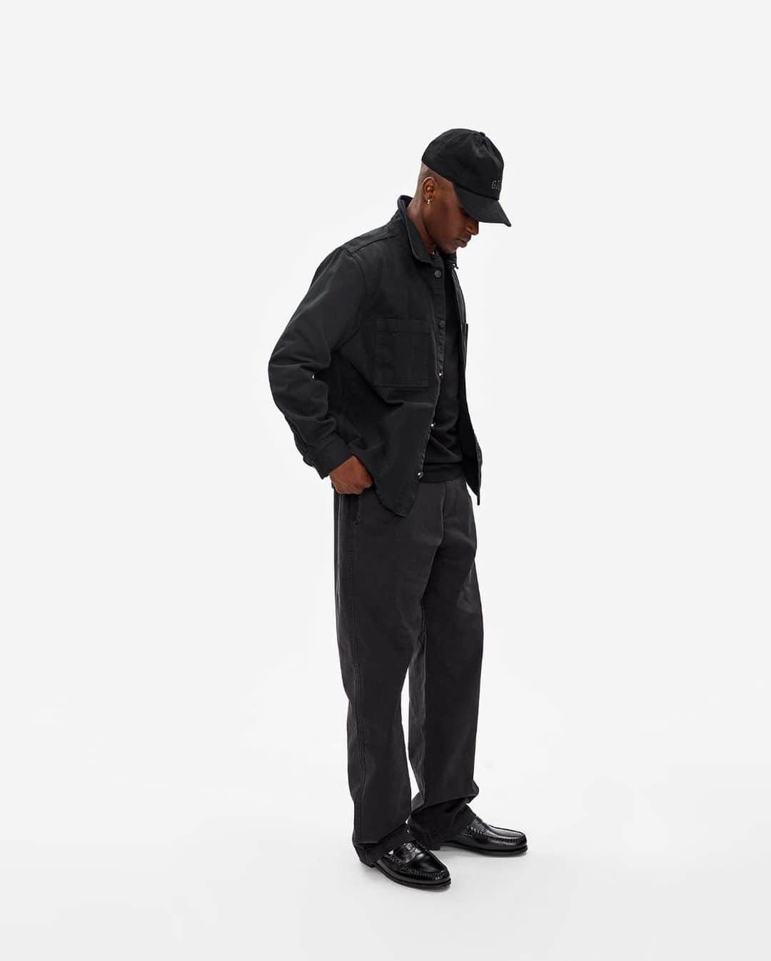 GAPのインスタグラム：「A wise Modern Khaki reviewer once said, “No cap. Fits so good.”」