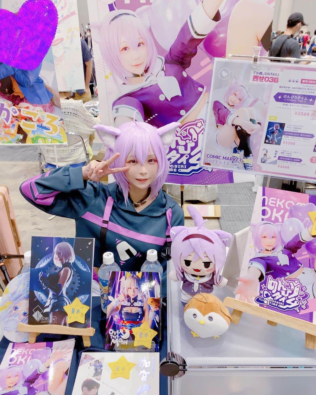 小桃のインスタグラム：「お疲れ様でした！！！！！ 終！！於！！！忙完了！！！！！（暫時 😭😭😭😭😭😭😭💥💥💥（我要打APEX！！！！！！！  維持一個多月的究極馬拉松式的處理工作、弄自己的書、出國、回港工作，又趕回來繼續準備公司&自己的コミケ，真的、真的累死了！！！ 能撐過來真的太好了😭！ よくやってたね！偉いぞ私🥲💥 謝謝身邊朋友看到我有需要幫忙，都很願意義無反顧的幫我支持我😭！！真的很感謝感恩！！認識到你們是我的福氣，愛你們嗚🥲❤️‍🔥  コミケ DAY1 因為去幫忙了朋友的攤位，加上天氣真的超熱的，又累又熱。 今天DAY 2到自己要見人擺攤時，積下來的累和睡眠不足害我狀態真的很不好😭 之後不敢這樣了..看來我只能跑一天了💥 所以今天真的沒有精力到處去找朋友，也沒去逛場了😭😭😭好傷心 （還是熱到真的很難受🫠夏コミ很可怕」