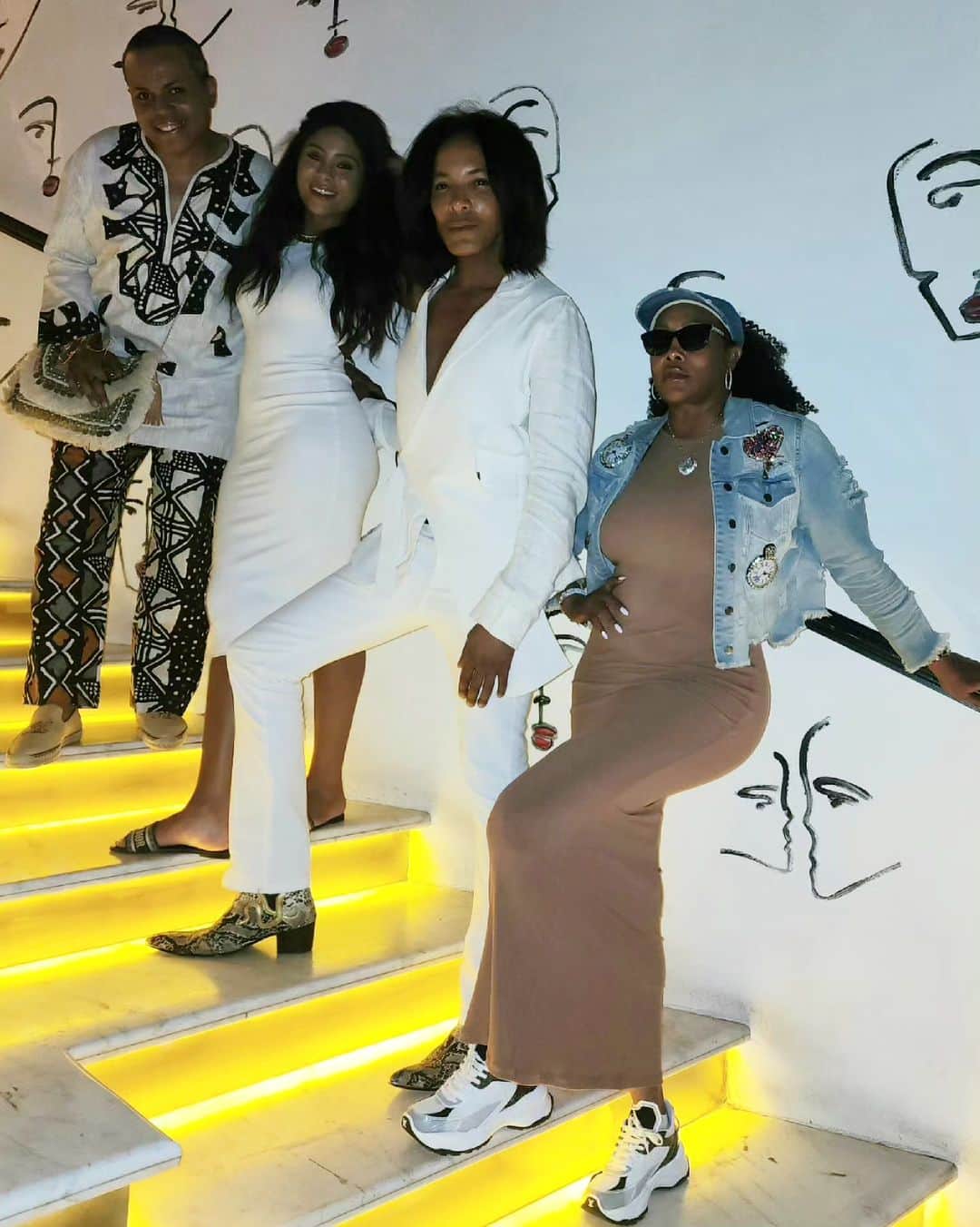 ヴィヴィカ・A・フォックスのインスタグラム：「Happy Blessed Sun Dawlings! #AboutLastNite Hanging w da FAB @paulwhartonstyle @jordanrose @theedarnell at da yummy @ysabelwesthollywood Viv's Rocking @popilushcrew dress @louisvuitton sneakers @candyicejewelry @vivicafoxhair #Capdo i do not own this music #LifeIsGood #GodIsGood #Blessed #Respect #GurlPower #VivicaFoxHair #TeamVivica #TramFox #MyGrindDontStop #LegitimateCareers #BossMoves #LoveWins #ClassicBadChick 🔥🤴🏾👸🏽🥂🤑🔥」