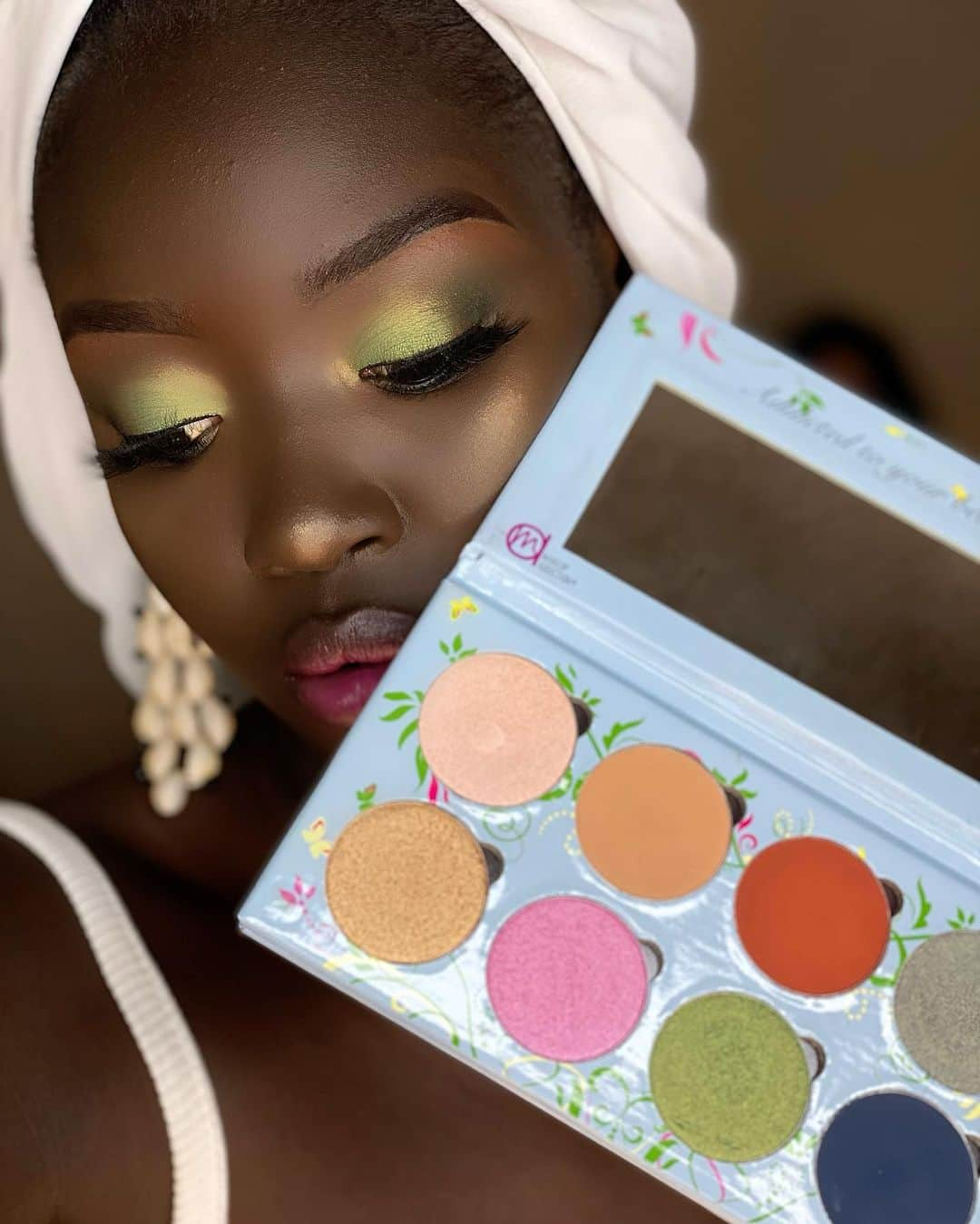 Makeup Addiction Cosmeticsさんのインスタグラム写真 - (Makeup Addiction CosmeticsInstagram)「Pour avoir cette magnifique palette très pigmenté qui est en ce moment en promo,contacter ce Numero et n’oubliez pas de mentionner mon code promo (DIARRASMILE10) pour avoir une reduction de - 10% Tel:772048041 Adresse :ngor almadies route de l’aéroport #makeup #makeupartist #maquiagem」8月14日 1時25分 - makeupaddictioncosmetics