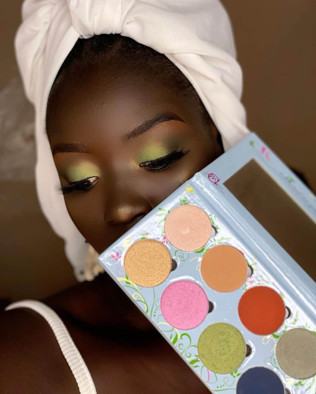 Makeup Addiction Cosmeticsさんのインスタグラム写真 - (Makeup Addiction CosmeticsInstagram)「Pour avoir cette magnifique palette très pigmenté qui est en ce moment en promo,contacter ce Numero et n’oubliez pas de mentionner mon code promo (DIARRASMILE10) pour avoir une reduction de - 10% Tel:772048041 Adresse :ngor almadies route de l’aéroport #makeup #makeupartist #maquiagem」8月14日 1時25分 - makeupaddictioncosmetics