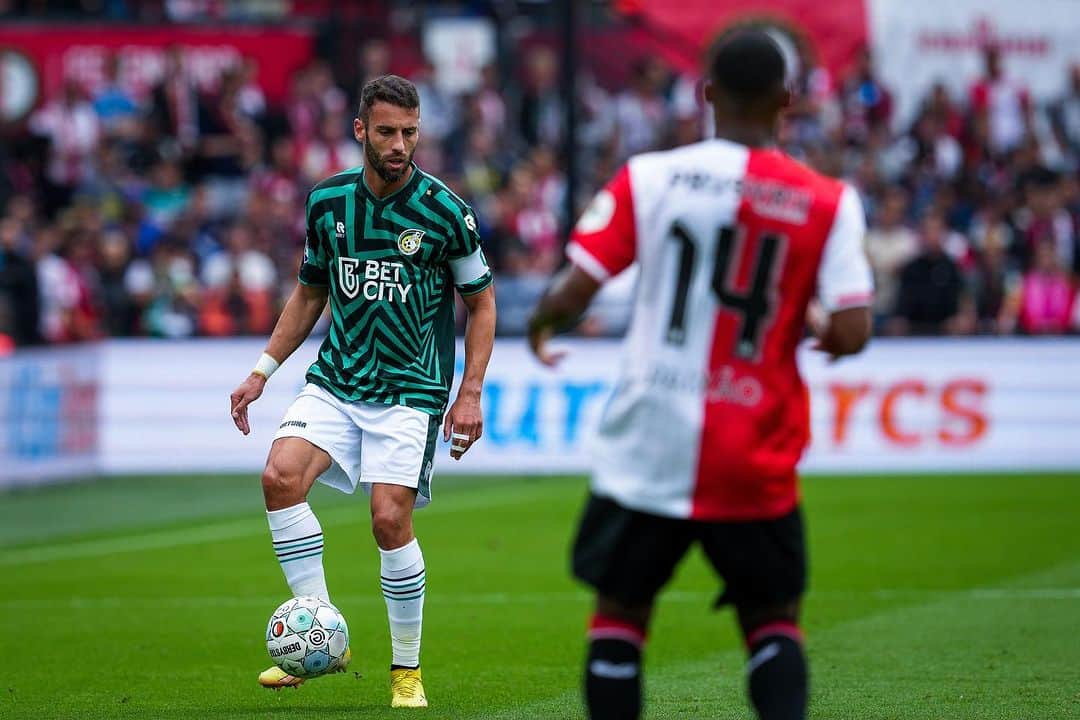 イヴォ・ピントのインスタグラム：「Well well first game of the season done! Always good to have 1 point against Feyenoord away ✅ First point in the bag and ready for more 💪🏼 Great spirit from everyone involved! Big thanks to our Supports yet again in big numbers! We heard you 👏🏼💚💛」