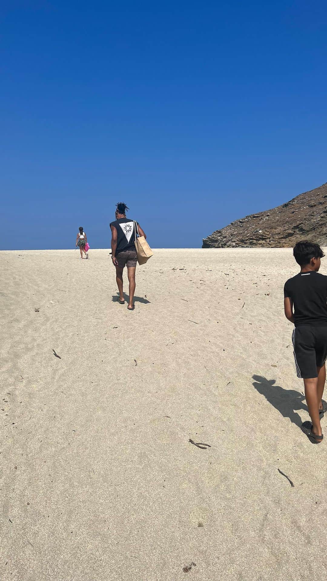 ドウツェン・クロースのインスタグラム：「If you deconstruct Greece, you will in the end see an olive tree, a grapevine, and a boat remain. That is, with as much, you reconstruct her.  Odysseas Elytis」