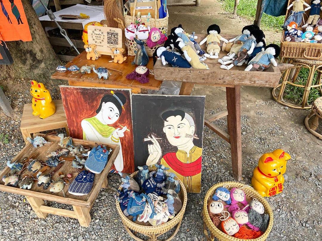荒尾茉紀さんのインスタグラム写真 - (荒尾茉紀Instagram)「チェンマイおしゃれ😊✨  #チャムチャーマーケット  #chamchamarket  #チェンマイ #chiangmai  #タイ #thailand #artist #ตลาดฉำฉา」8月14日 2時26分 - maki.arao