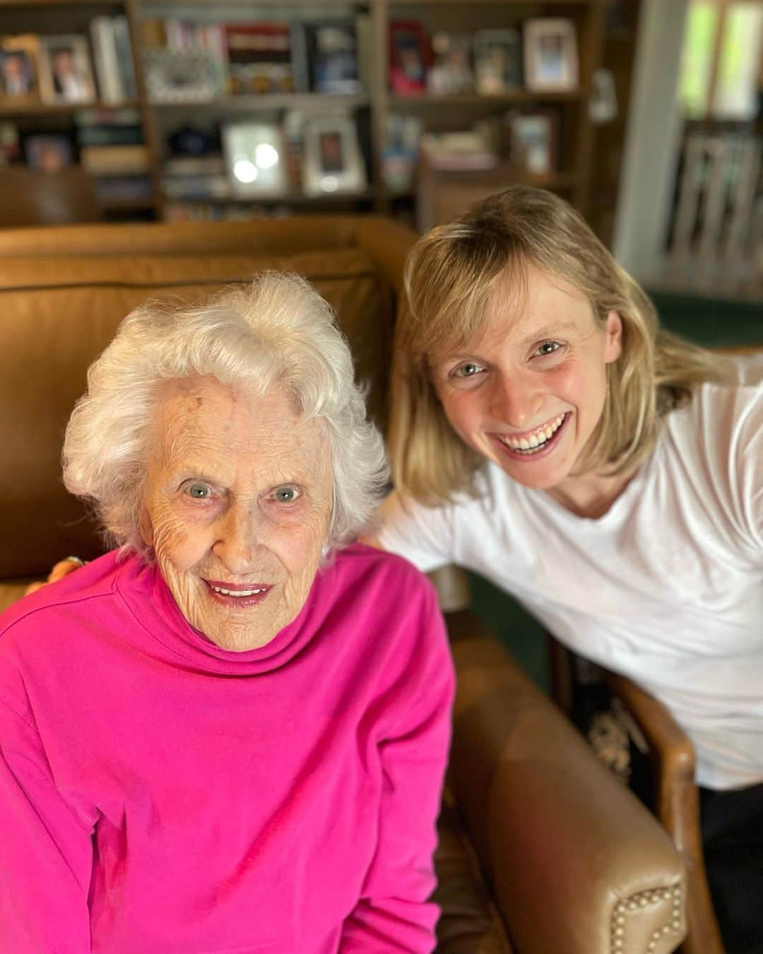 ケイティ・レデッキーのインスタグラム：「Special time with my 97 year-young Grandma 💗💗💗」