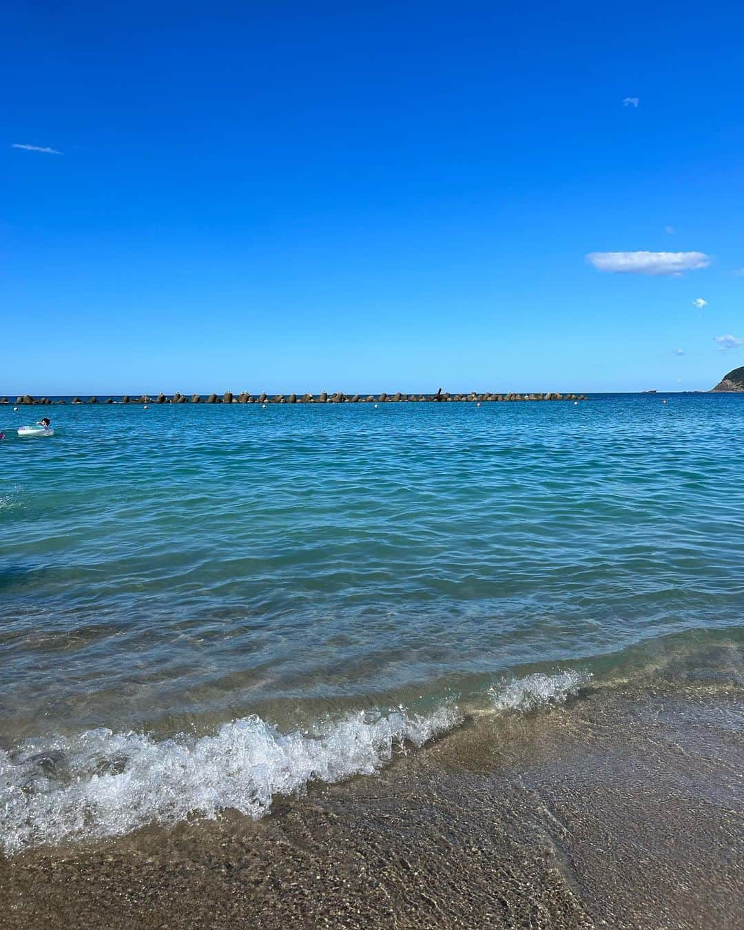 津田萌夏さんのインスタグラム写真 - (津田萌夏Instagram)「.  久しぶりに海ではしゃいだ🌊🏖️ 水質AAの竹野浜海水浴場行ってきましたっ  海水ってぬるいもんやとおもってたけど 割と冷たくてビクビクしながら入ってた笑  . . . . . . #竹野浜海水浴場  #竹野浜 #海 #初海 #ビキニ  #関西フリーモデル #フリーモデル」8月14日 2時51分 - 168.tsuda