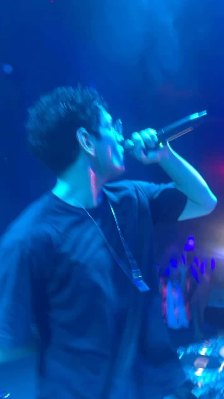 マット・ベネットのインスタグラム：「Tfw you drop the mashup of the summer live on stage for the first time 🤯 #party101 #mattbennett」