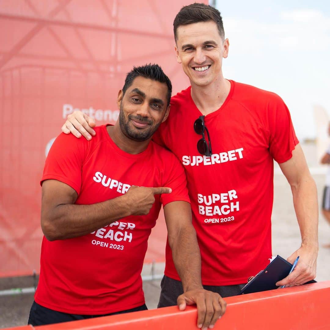 フローリン・ガルドシュのインスタグラム：「Vă mulțumesc tuturor celor care ați participat ieri la SuperBeach open 🙌🏻 Am jucat fotbal și ne-am distrat împreună ⚽️ Mi-am ales echipa pentru turneul final care va avea loc pe 26 August 🏆 Ne vedem atunci pe plaja @hotel.iaki din Mamaia pentru o SuperFinală! 🔴 @superbetromania」