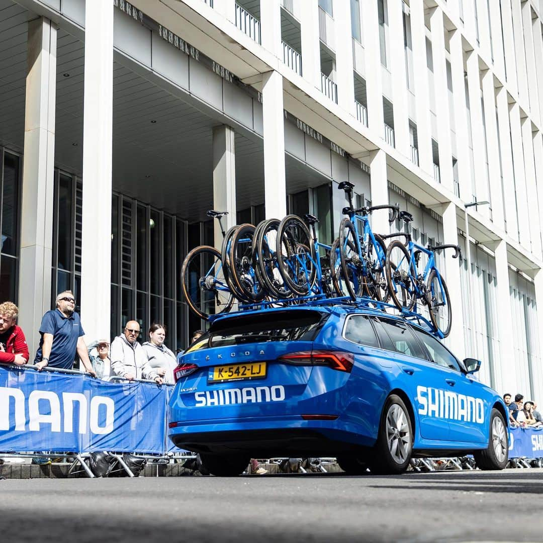 Shimanoさんのインスタグラム写真 - (ShimanoInstagram)「Cecilie Uttrup Ludwig shows her grit at the @uci_cycling World Championships Road Women Elite in Glasgow! Despite a strong effort, she settles for a solid third place after a tough battle on Scott Street climb. A true display of determination.   #ShimanoRoad #FindYourFast #glasgowscotland2023 📸 @leon_van_bon」8月14日 3時38分 - rideshimano