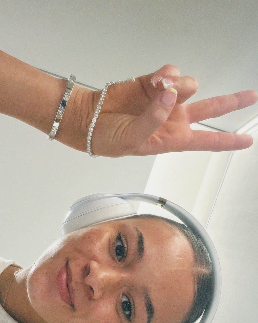 ジョージア・メイ・フェントンさんのインスタグラム写真 - (ジョージア・メイ・フェントンInstagram)「Changing room diaries 🪞👼🏽🎞️」8月14日 3時49分 - _gmfenton
