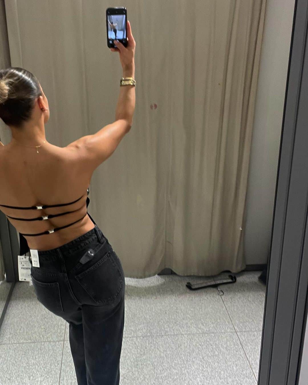 ジョージア・メイ・フェントンさんのインスタグラム写真 - (ジョージア・メイ・フェントンInstagram)「Changing room diaries 🪞👼🏽🎞️」8月14日 3時49分 - _gmfenton