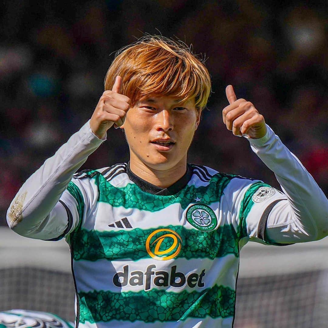 古橋亨梧のインスタグラム：「Thumbs up for great teamwork and the best fans 🙏🏻💚 Thank you!」