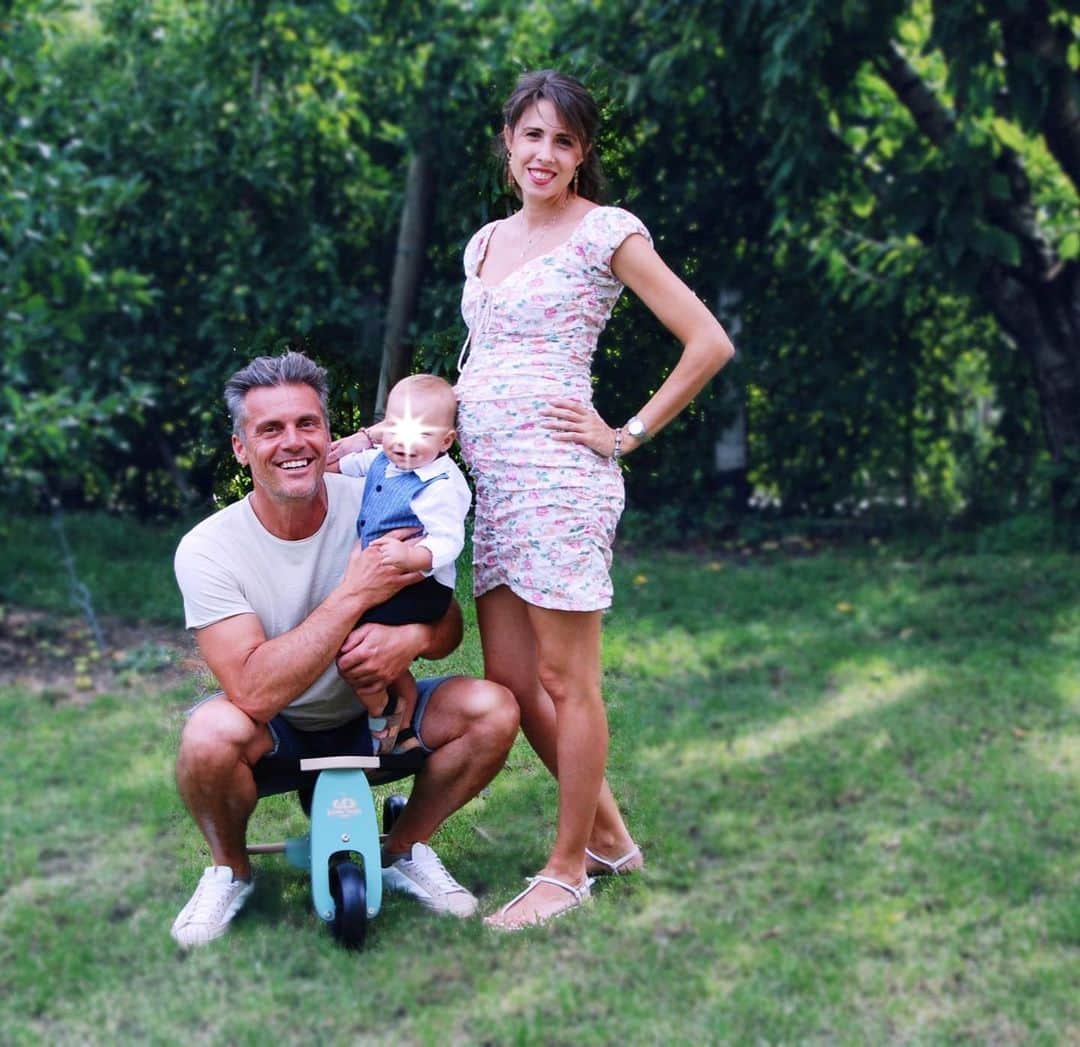 カロル・ブレッサヌッティのインスタグラム：「Cambia la vita con un figlio?  Si molto, in meglio❤️ - - - #mybaby #proudmom #1year #endlesslove #family」