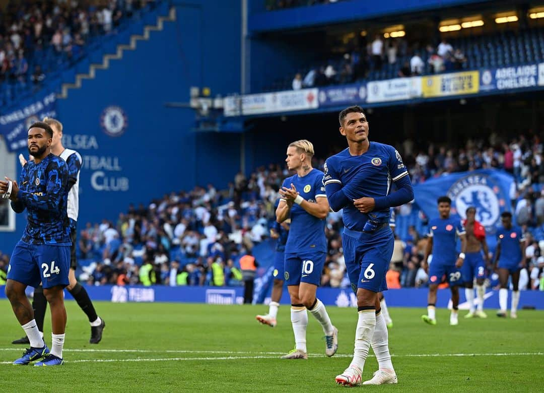 チアゴ・シルヴァさんのインスタグラム写真 - (チアゴ・シルヴァInstagram)「🇧🇷 Estamos de volta 🙏🏾💙 🇬🇧 We are back at home 🙏🏾💙 #StamfordBridge  • • • • • #ThiagoSilva #ChelseaFC #CFC #Chelsea #TS6 #OhhhThiagoSilva  #WeAreBlue #BlueIsTheColour #ChelseaForever #KeepWalking #FamiliaSilva #CHELIV」8月14日 4時55分 - thiagosilva