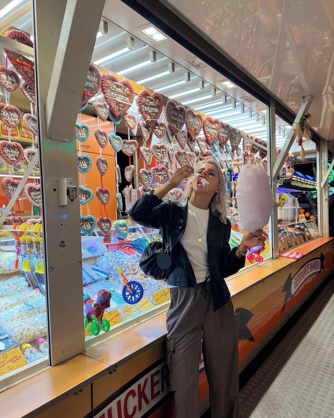 キャロライン・ダウルのインスタグラム：「about last week #daurdump」