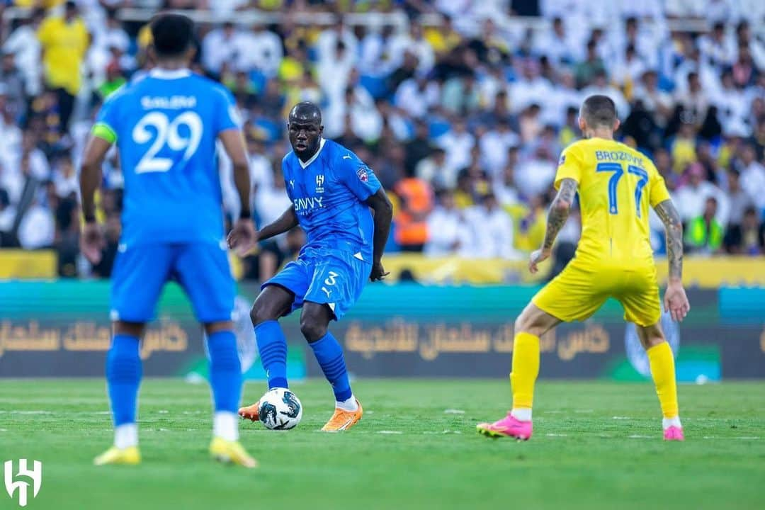 カリドゥ・クリバリのインスタグラム：「We will come back stronger. Let's move on! Tomorrow!  #AlHilal 💙 #KK 💪🏿」