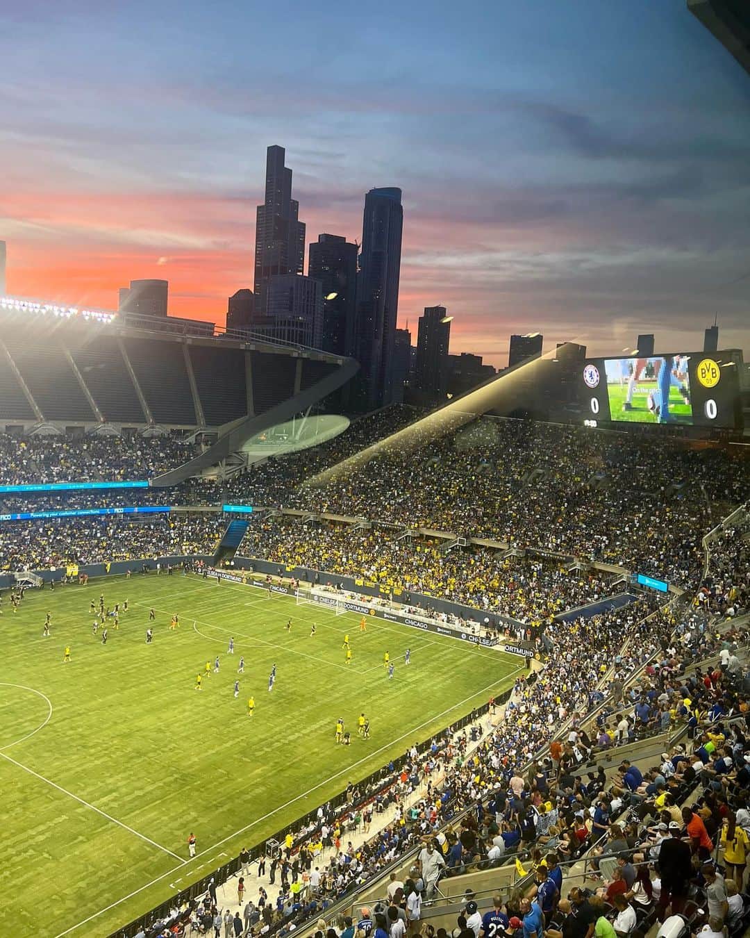 ローマン・ヴァイデンフェラーのインスタグラム：「Chicago, USA-Tour 2023  #bvb #blackandyellow #ustour #preseason #borussiadortmund #chicago @bvb09 @blackyellow」