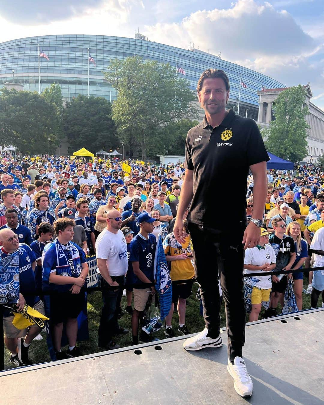 ローマン・ヴァイデンフェラーさんのインスタグラム写真 - (ローマン・ヴァイデンフェラーInstagram)「Chicago, USA-Tour 2023  #bvb #blackandyellow #ustour #preseason #borussiadortmund #chicago @bvb09 @blackyellow」8月14日 7時03分 - romanweidenfeller