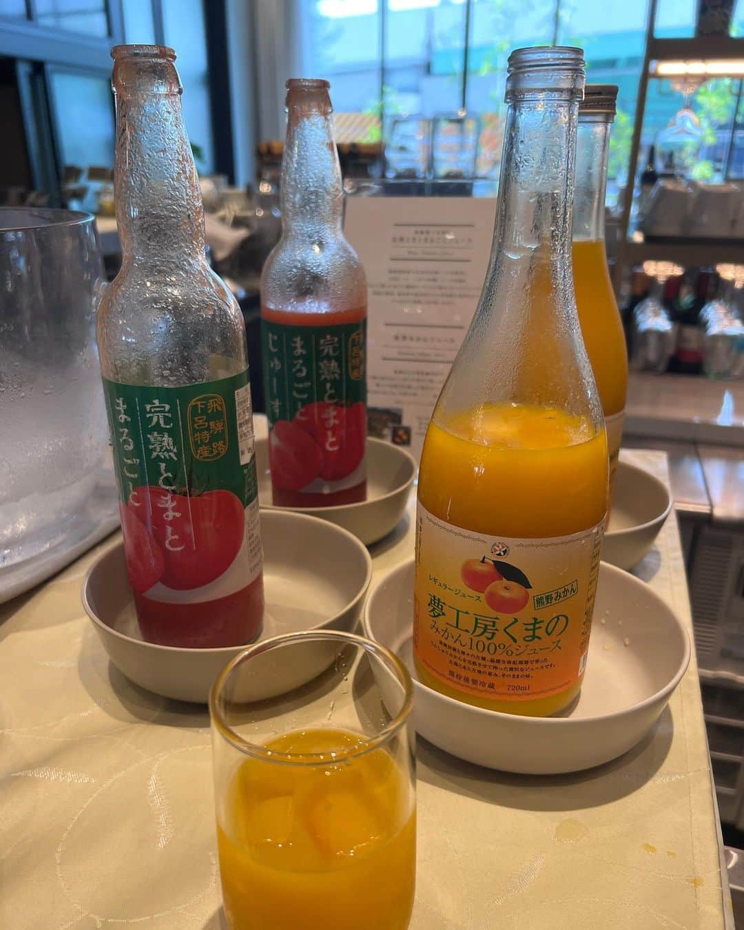 宮田綾子さんのインスタグラム写真 - (宮田綾子Instagram)「ニッコースタイル名古屋での朝食🍽️ 卵料理を選んで、ベーコンや黒い手羽先が乗っています サラダ、パン、ご飯はビュッフェスタイル🥐🍚🥗 特にコーヒーにこだわったホテルなのでコーヒーはもちろんですが、みかんジュースなどもこだわりの東海地方の素材のものが多くて楽しめます🍹 @nikkostyle.nagoya   🍉インスタセミナーでは昨年7万人の女性からフォローされた方法をお話しします🎤 インスタなんとなくやっててよく分からない、もっと上手に使って楽しみたいという方ぜひお越しください！ 8/26(土)10:00〜新大阪 9/23(土)10:30〜渋谷 詳細は私のプロフィールにあるURLから🔗 ❤️ @ayako__miyata ←クリック👆  #ニッコースタイル名古屋 #ホテル朝食 #名古屋ホテル #名古屋グルメ #名古屋カフェ #名古屋ランチ #名古屋モーニング #名古屋観光 #名古屋旅行 #nagoya #nagoyajapan」8月14日 7時29分 - ayako__miyata