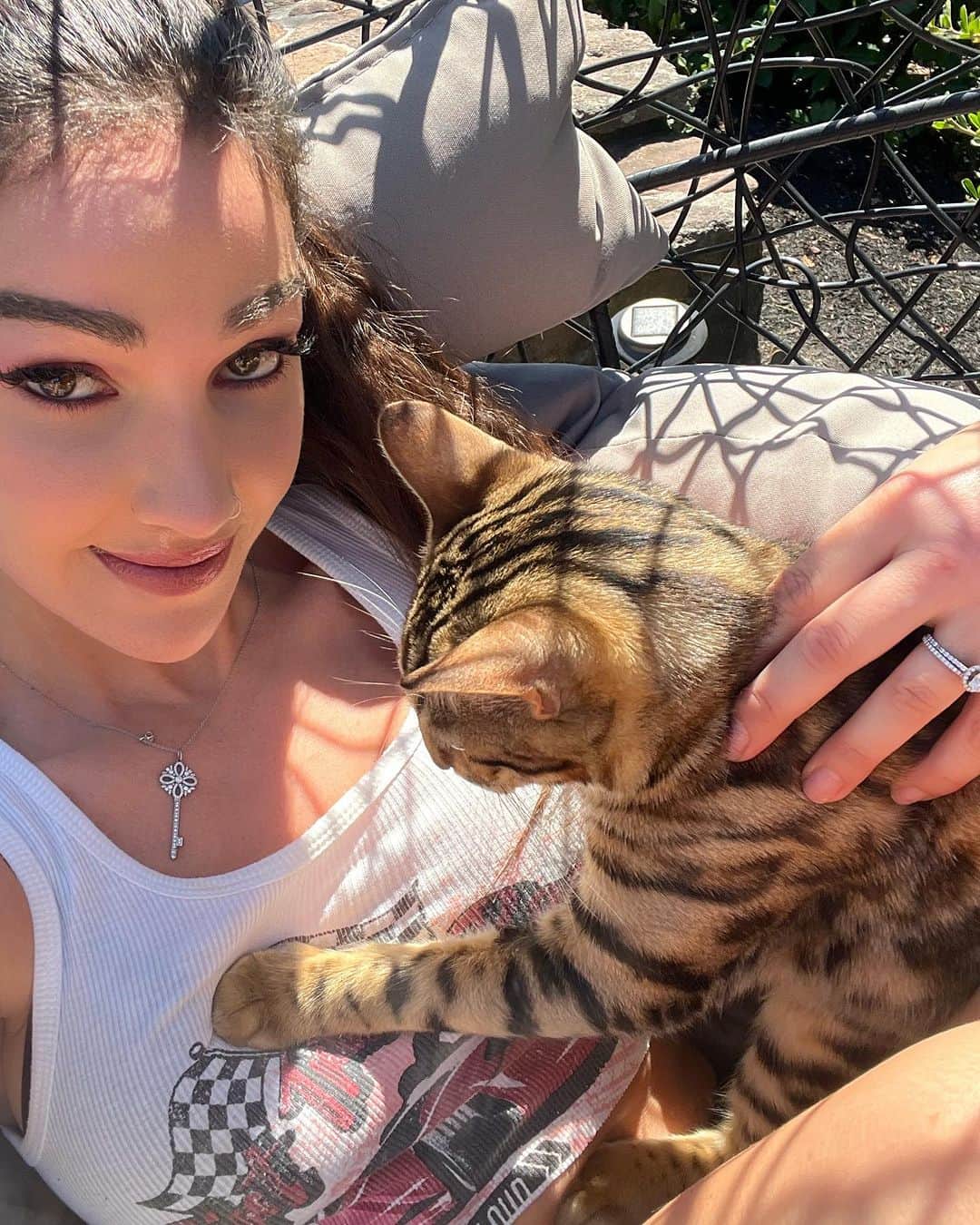 Kristina Bashamのインスタグラム：「meow 😸」