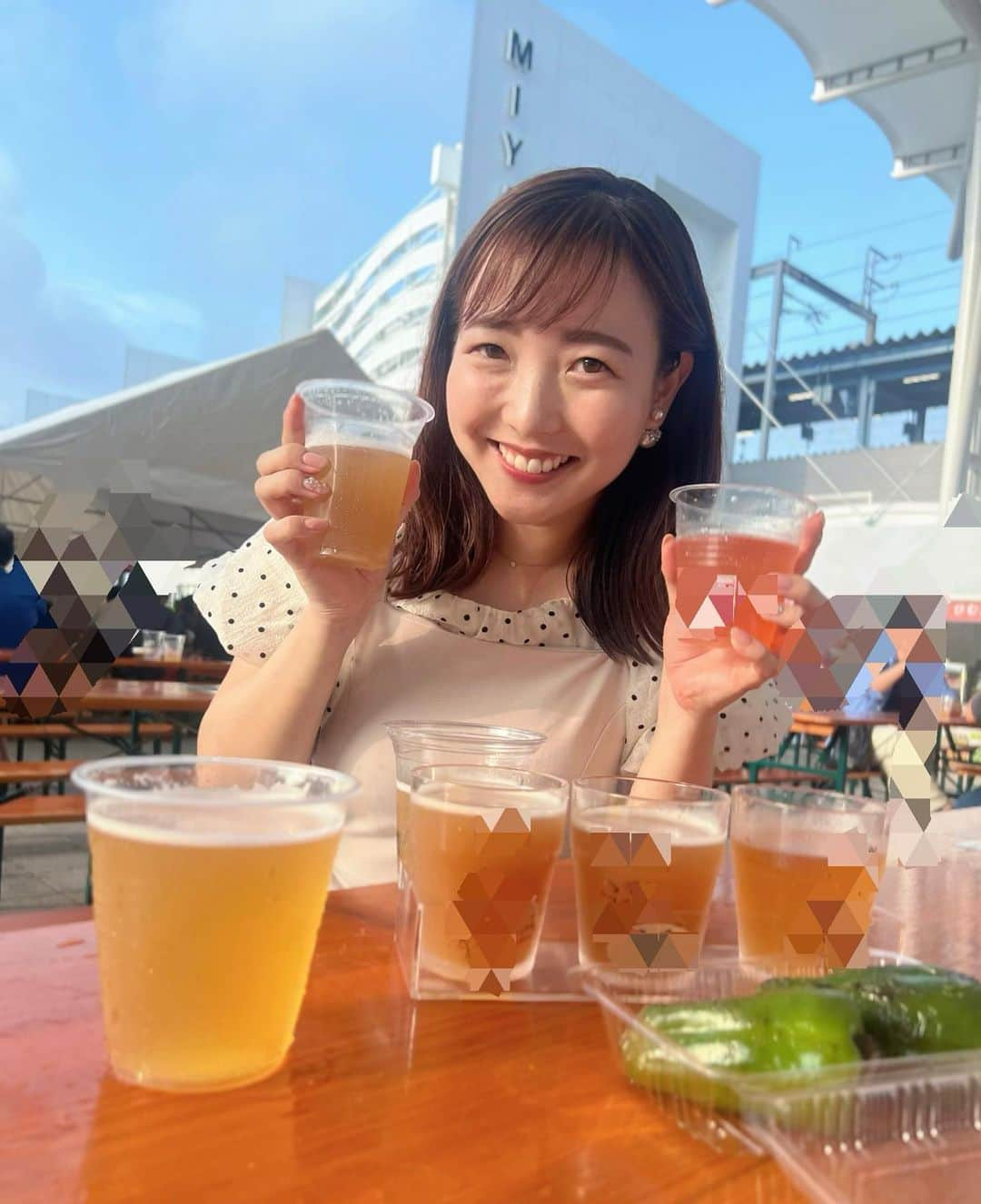 清水玲のインスタグラム：「・ ・  先週金曜日Check!の中継でご紹介した 『みやざきクラフトビール博覧会』は アミュ広場で１６日（水）まで🍻  本当にどのクラフトビールも美味しくて 飲みやすくて個性があって！ 生放送なのに完全に飲みすぎました、、、😂🤭❤️  みなさんもぜひ飲み比べ楽しんで下さい♡ もちろん美味しいグルメも沢山でしたよ😋🍖  ・ ・  #宮崎#宮崎放送#MRT#アナウンサー #check#アミュプラザ#アミュ広場 #クラフトビール#ビール#🍻」